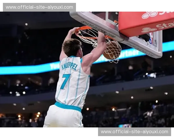 快船逆转雷霆 乔治关键进攻犯规判罚经回放后改判 快船逆转雷霆 乔治关键进攻犯规判罚经回放后改判